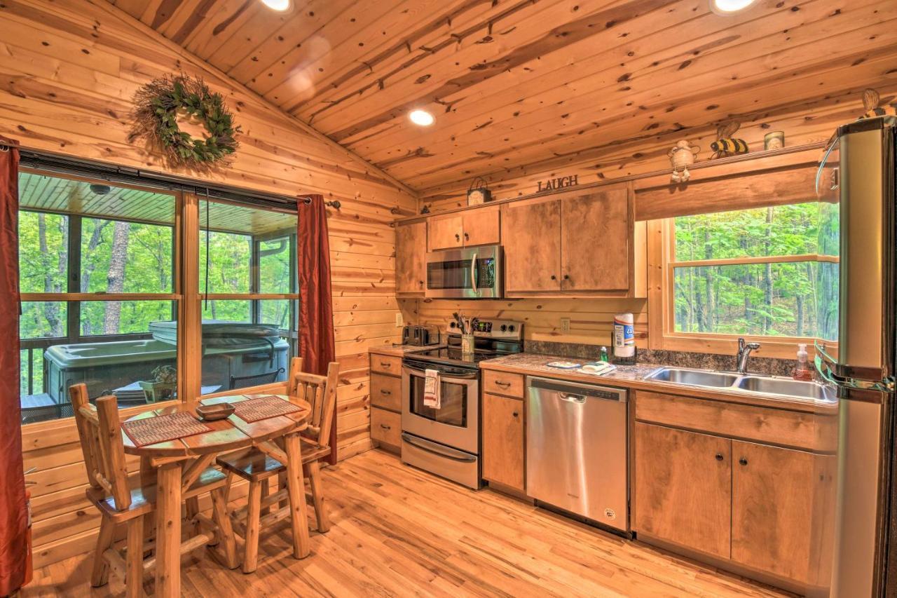 The Honeybee Cabin With Private Porch And Hot Tub Clarkesville 외부 사진